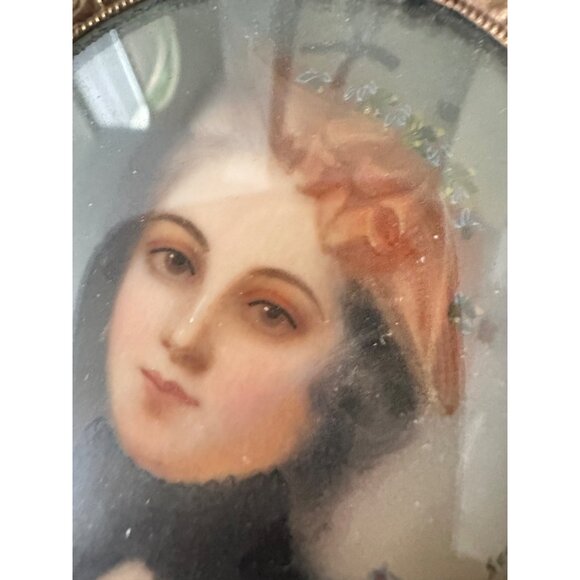 Antique hand painted woman's portrait in gold gilt filigree oval frame - Picture 5 of 10